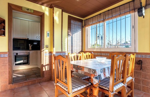 Miami Platja Chalet De Esquí | Chalet 'Casa Thaiker' con vistas a la montaña, jardín, barbacoa y aire acondicionado