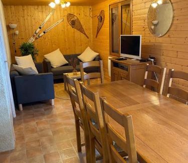 Besse-et-Saint-Anastaise Chalet De Esquí | Chalet- Capacité 8/10 pers au cœur de la station