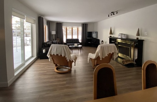 Saint Donat Chalet De Esquí | Chalet on the shores of Lac Blanc and at the foot of Mont Garceau