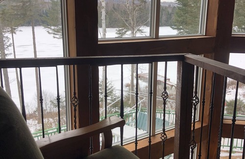 Saint Donat Cabina | Chalet Paisible au Bord du lac en Plein Coeur de la Nature sur un Domaine Boisé