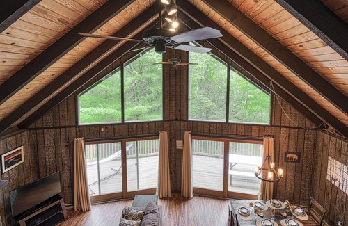 Greentown Chalet De Esquí | NUEVO Pocono Mnts Chalet Cabin-Lake Wallenpaupack-Hot Tub-Firepit-Pool Tbl-Privacy