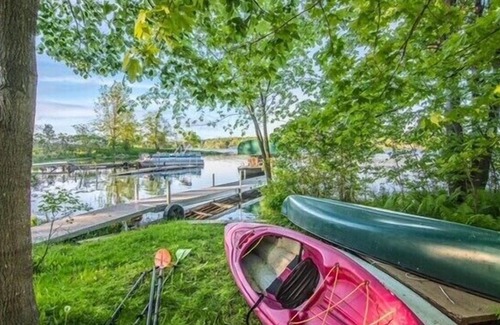 Turtle Lake Cabina | Chalet Cabin, Premier Lake, Hot tub, Sleeps 8, 1600 sq Ft., 3 bedroom, 2 bath