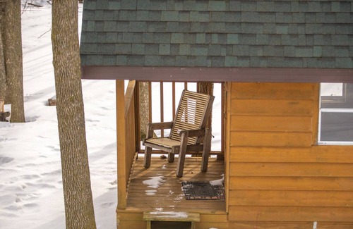 Turtle Lake Cabina | Chalet Cabin, Premier Lake, Hot tub, Sleeps 8, 1600 sq Ft., 3 bedroom, 2 bath