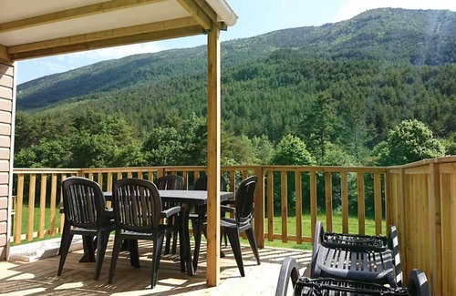 Castellane Chalet De Esquí | Camping Les Framboiseilles. Alquiler de cabaña 4 estaciones cómodas.