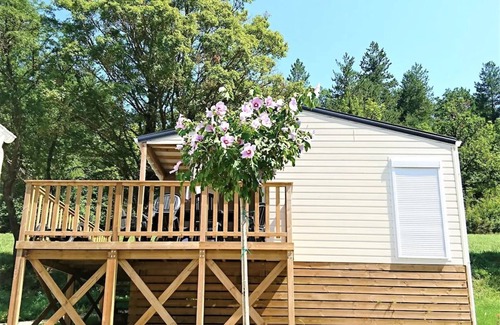 Castellane Chalet De Esquí | Camping Les Framboiseilles. Alquiler de cabaña 4 estaciones cómodas.
