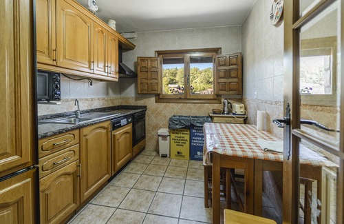 Valle de Valdelaguna Chalet De Esquí | Chalet 'Casa Rural Las Hoyas I' con vistas a la montaña