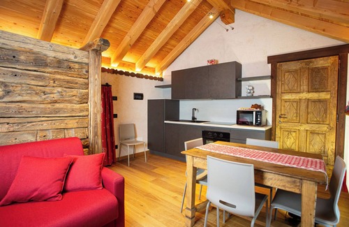 Fontainemore Chalet De Esquí | Chalet 'Casa Girod - Rascard' con vistas a la montaña, jardín privado y Wi-Fi