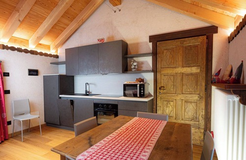 Fontainemore Chalet De Esquí | Chalet 'Casa Girod - Rascard' con vistas a la montaña, jardín privado y Wi-Fi