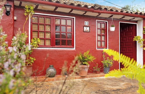 Vega de San Mateo Chalet De Esquí | Casa vacacional 'Casa Rural La Asomada' con mini piscina, terraza y Wi-Fi