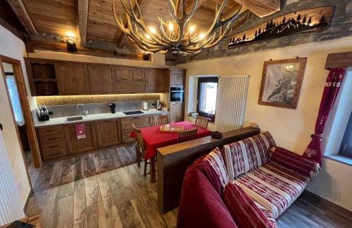 Courmayeur Chalet De Esquí | Chalet Chez Louis - Alpine Charm with Mont Blanc View & Ski Access