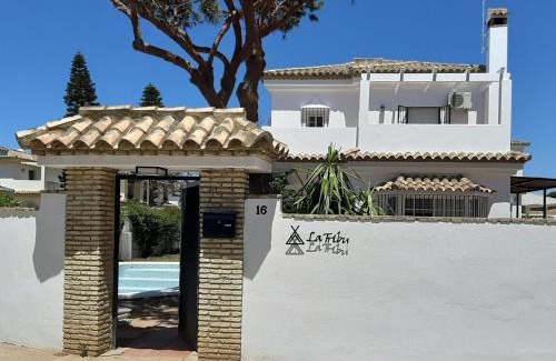 Poblado de Sancti Petri Casa | Chalet con piscina a 300 m del mar