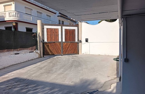 Punta Umbria Chalet De Esquí | Casa Marquesa con piscina y garaje privado al lado de la playa ( para mascotas )