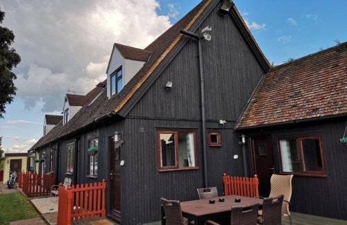 Streatley Casa | Chalet Cottages