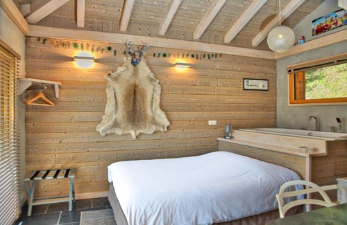 Saint-Jean-dʼAulps Cama Y Desayuno | Chalet dans les Arbres