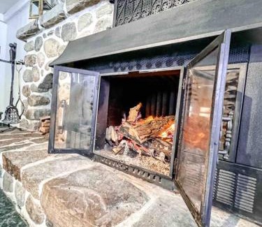 Saint Donat Casa | Chalet de l'Auberge: Lac avec Plage, SPA & Billard