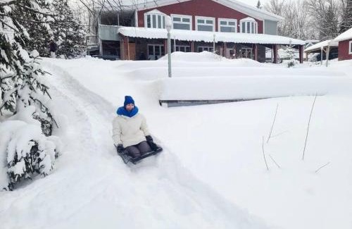 Saint Donat Casa | Chalet de l'Auberge: Lac avec Plage, SPA & Billard