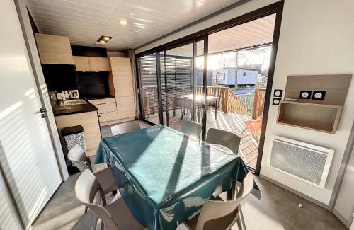 Jullouville Chalet De Esquí | Chalet de standing 6 pers - Piscine chauffée - Proche plage - WIFI - Parking - Terrasse privée - FR-1-361-476