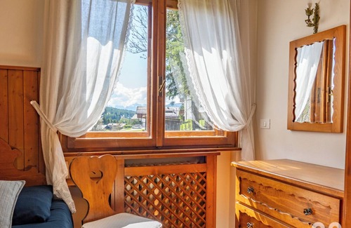 Cortina d'Ampezzo Historic Centre Apartamento | Chalet del Boite: Alpine elegance with a view, in the heart of Cortina