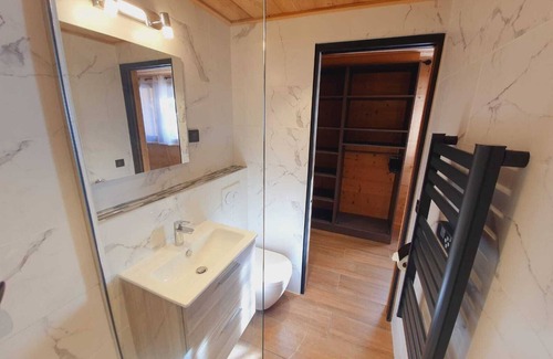 Morzine Chalet De Esquí | Chalet-Confortable-Baño con bañera-Vista a la Montana-4 étoiles