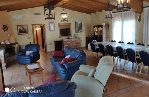 Elche Chalet De Esquí | CHALET ELCHE, PEÑA ÁGUILAS, 7 BEDROOMS, WIFI, FENCED SWIMMING POOL AND, BARBEQUE