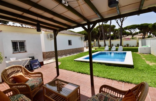 Los Gallos-Cerromolino Villa | Chalet A Levante en el corazón de la Barrosa, muy cerca de la playa