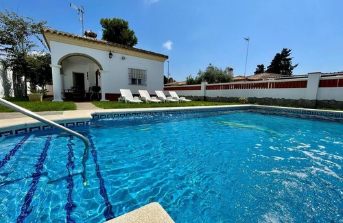Los Gallos-Cerromolino Casa | Chalet Manku, con piscina privada
