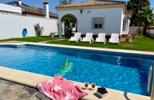 Los Gallos-Cerromolino Casa | Chalet Manku, con piscina privada