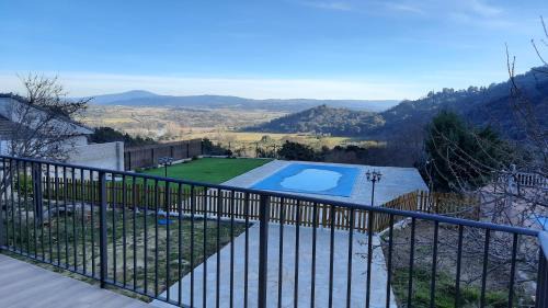 El Tiemblo Casa | Chalet con piscina y BBQ para 10 personas