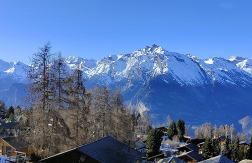 Saint-Pierre-de-Clages Chalet De Esquí | Chalet Etoile- superb view- with jacuzzi, walking distance village