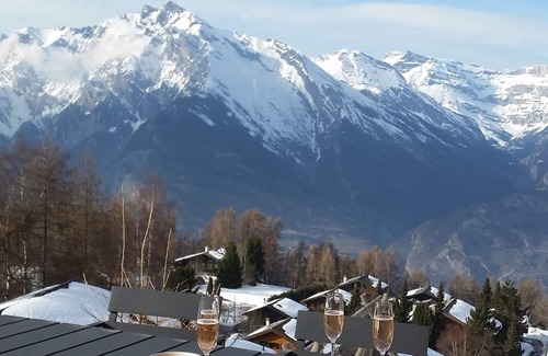 Saint-Pierre-de-Clages Chalet De Esquí | Chalet Etoile- superb view- with jacuzzi, walking distance village
