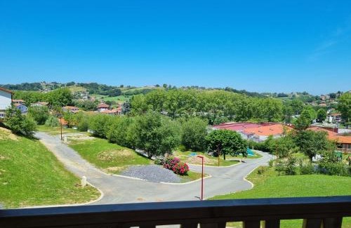 Hasparren Apartamento | Chalet Etxean, de 1 à 6 personnes avec Barbecue, Parking et Piscine