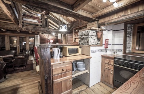 Peisey-Nancroix Chalet De Esquí | Precioso ático bajo el techo de una casa de campo a 200 metros de los ascensores.