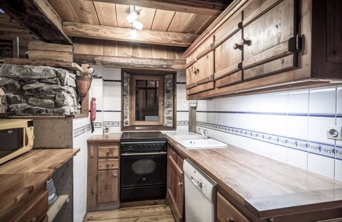 Peisey-Nancroix Chalet De Esquí | Precioso ático bajo el techo de una casa de campo a 200 metros de los ascensores.