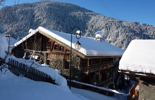 Peisey-Nancroix Chalet De Esquí | Precioso ático bajo el techo de una casa de campo a 200 metros de los ascensores.