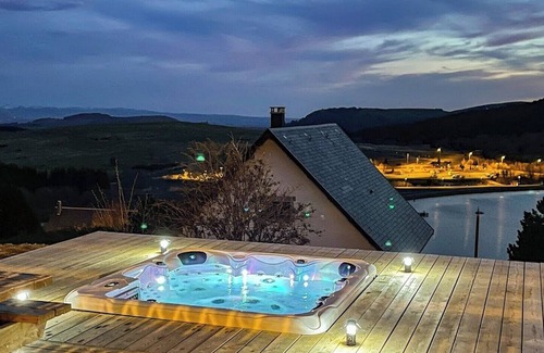 Besse-et-Saint-Anastaise Chalet De Esquí | Chalet l'Anorak Super Besse, private spa, 10 pers, 4 bedrooms, Sancy view