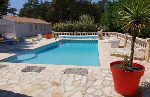 Plan-d'Aups-Sainte-Baume Chalet De Esquí | Chalet au Calme Avec Piscine et Grand Jardin