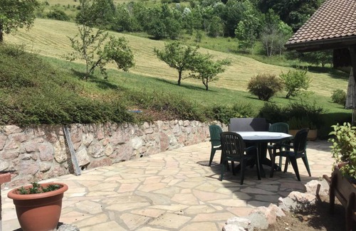 Chevenoz Chalet De Esquí | Chalet 'Gîte Chevenoz' con vistas a la montaña, terraza privada y jardín privado