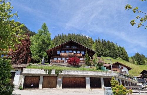 Adelboden Apartamento | Chalet Gotthelf Gartenstudio, Ferien mit Hund
