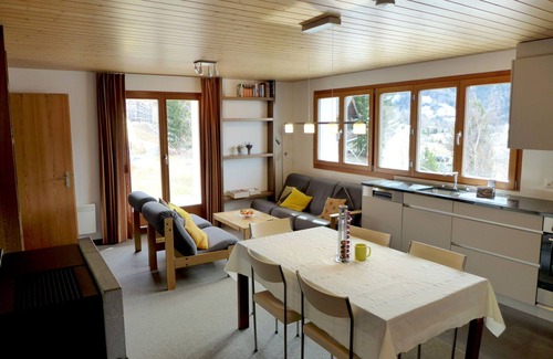 Buerchen Apartamento | Chalet Gredetsch 6B by Interhome