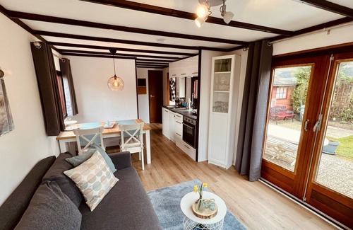 Sint Maartensvlotbrug Chalet De Esquí | Chalet/holiday home for family and dog in North Holland by the sea!