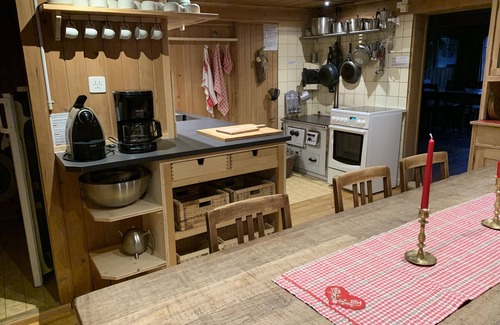Oeschseite Casa | Chalet/holiday home with 10 beds in an original Simmental farmhouse