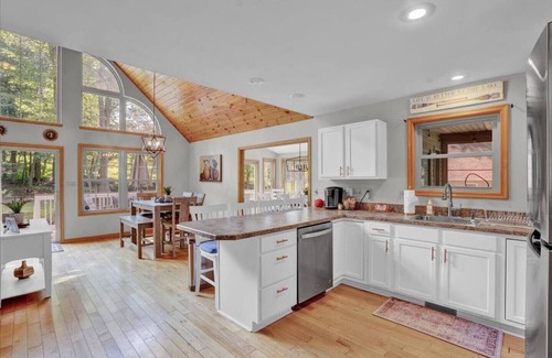 Locust Lake Village Casa | Chalet- Hot Tub - Fire Pit