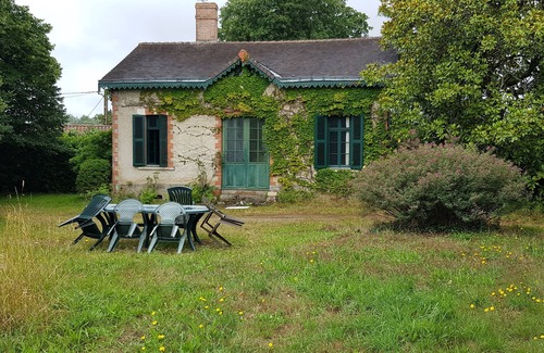 Maisdon-sur-Sevre Chalet De Esquí | Chalet in the heart of a park