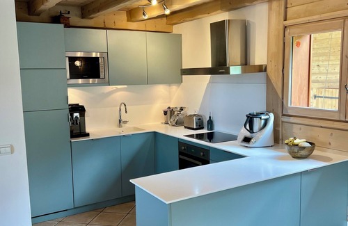 Sainte-Foy-Tarentaise Chalet De Esquí | Chalet in the heart of the resort, less than 4 minutes from the slopes, shops and restaurants.