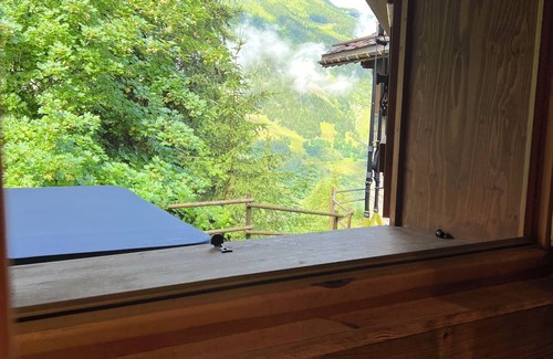 Sainte-Foy-Tarentaise Chalet De Esquí | Chalet in the heart of the resort, less than 4 minutes from the slopes, shops and restaurants.