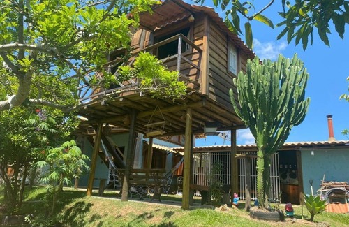 Carrancas Chalet De Esquí | Chalet in front of the dam.