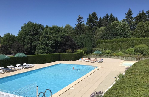 Mialet Chalet De Esquí | CHALET EN LAGUNA FRONTERA, PERIGORD VERDE, piscina, calma ideal y descanso.