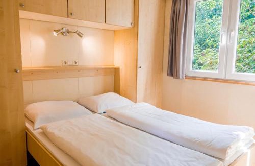 Leuken Chalet De Esquí | Chalet in Leukermeer by the Waterside