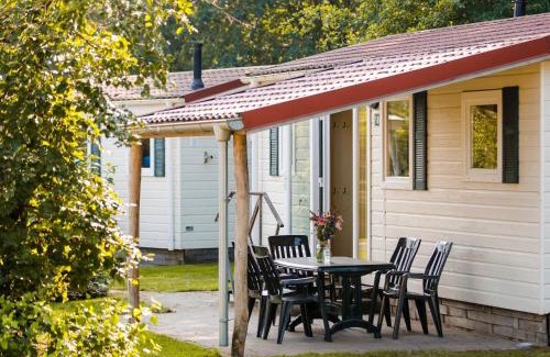 Leuken Chalet De Esquí | Chalet in Leukermeer by the Waterside