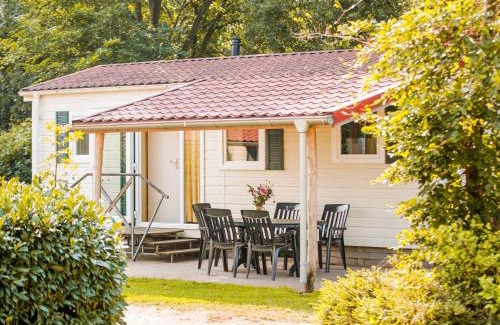 Leuken Chalet De Esquí | Chalet in Leukermeer by the Waterside